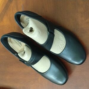 Authentic Clark's Mary Janes 8